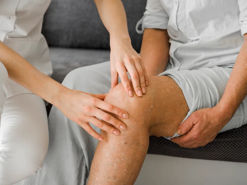 Chiropractic care for knee pain at New Beginnings Chiropractic in Hudsonville